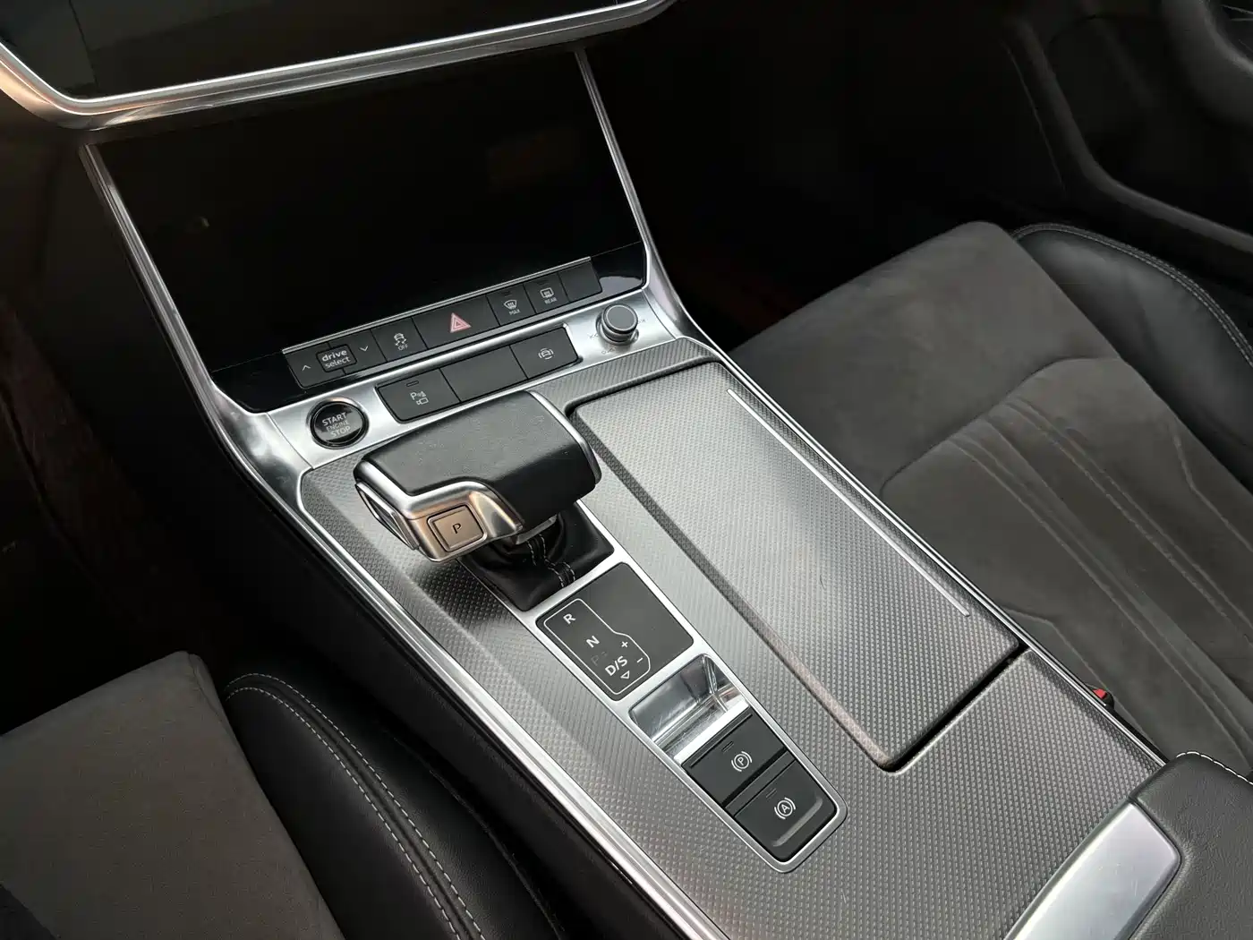 Audi A6L 2021 40 TFSI Luxury Sport фото 14