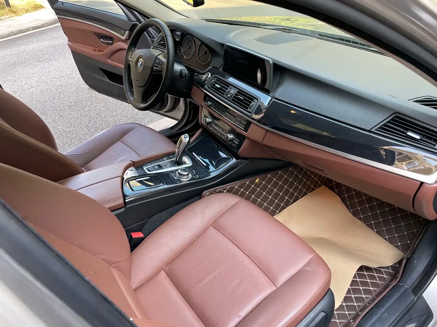 BMW 5 Series 2014 520Li Elegance фото 14