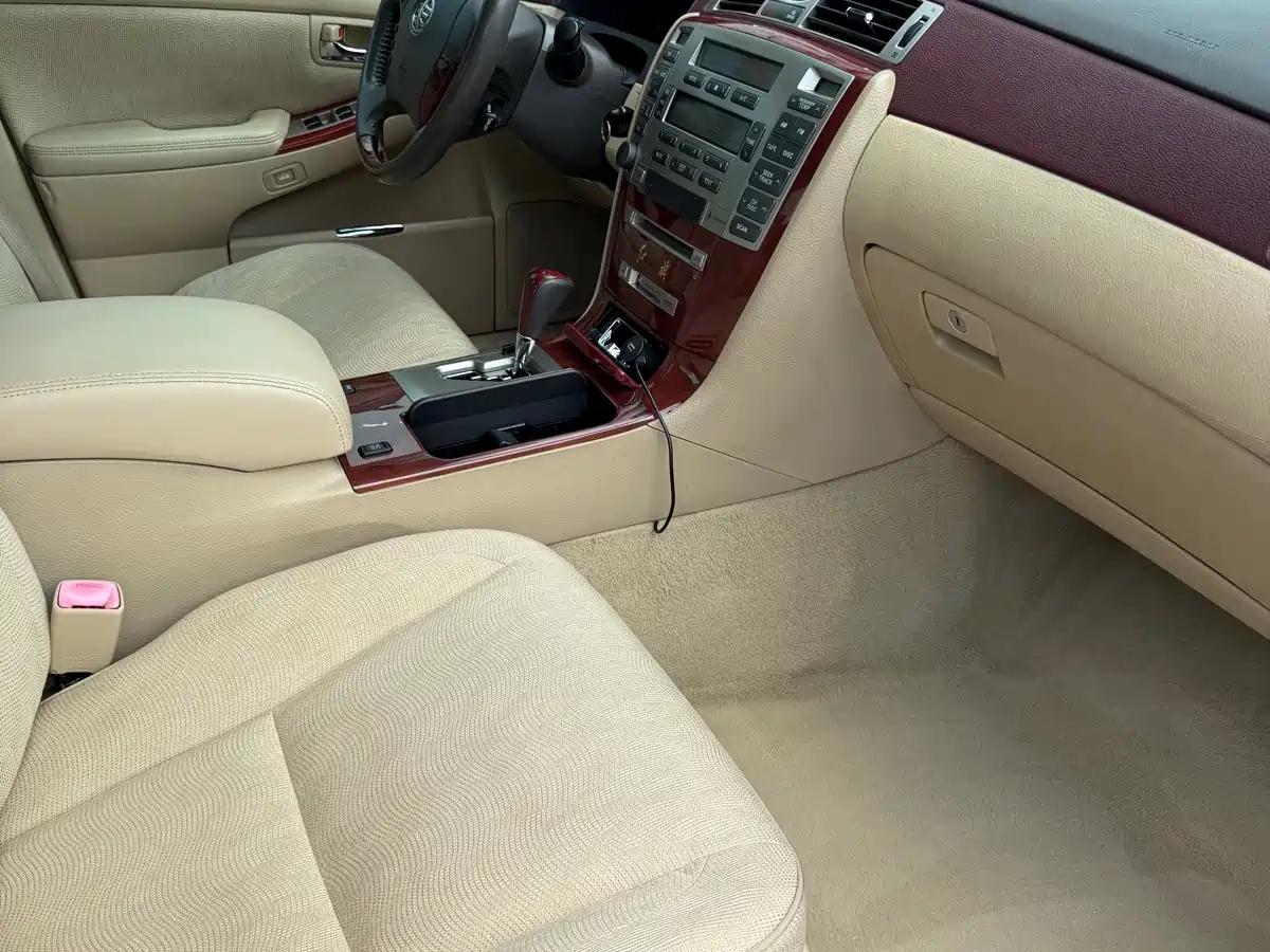 Hongqi Hongqi盛世 2009 2009 3.0L Luxury
