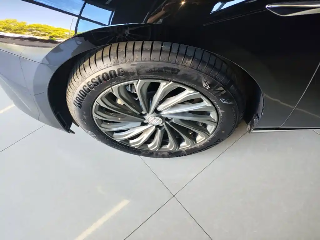Buick LaCrosse 2025 2025 Model 28T Platinum Edition