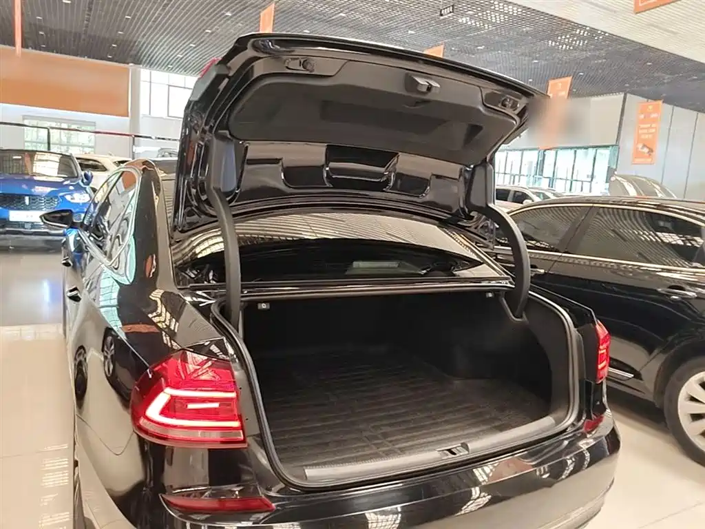 Volkswagen Passat 2016 330TSI DSG Executive Edition фото 19