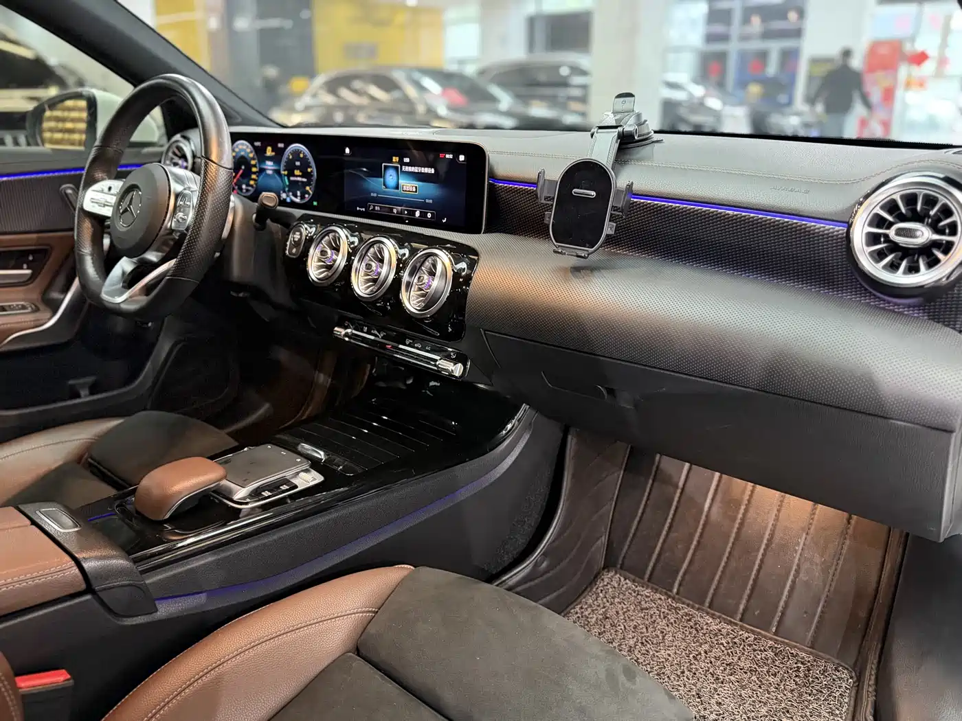 Mercedes-Benz A-Class 2020 A 200 L Sport Sedan фото 11