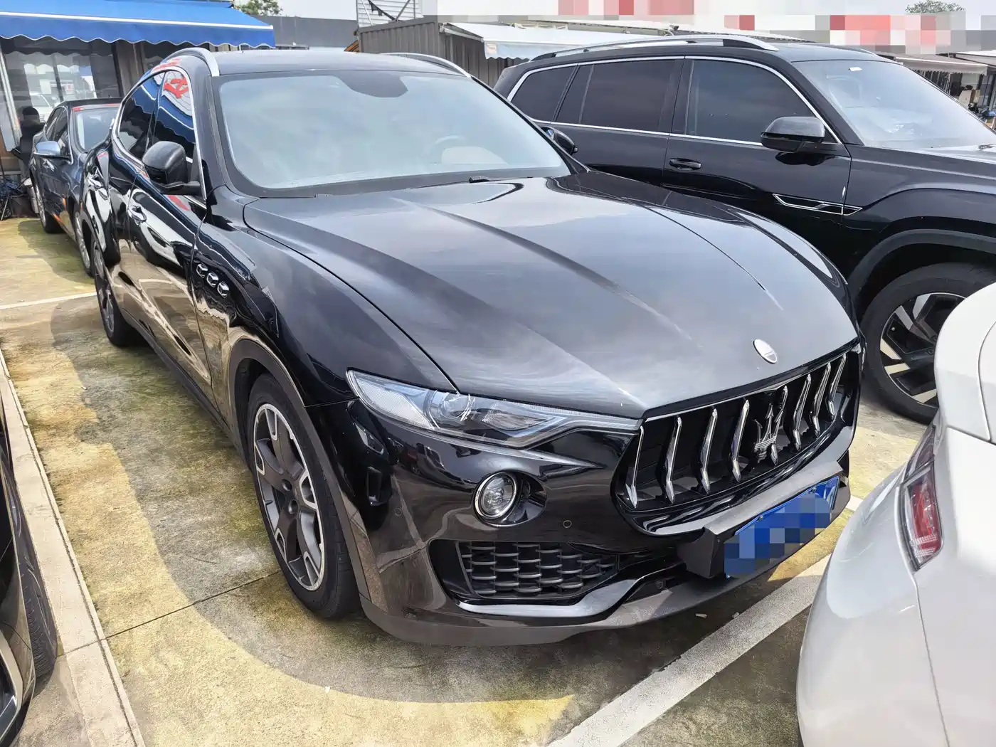Photo 2 - Maserati Levante