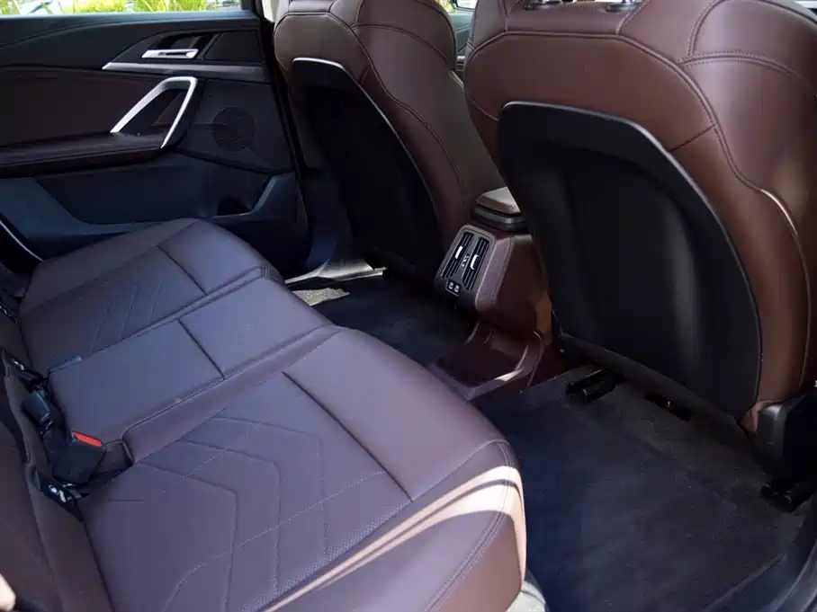 BMW iX1 2025