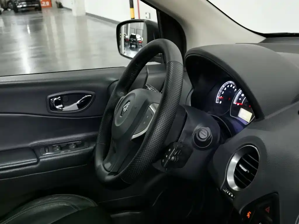 Renault Koleos (Import) 2012 2012 2.5L 4WD Comfort Navigation Edition