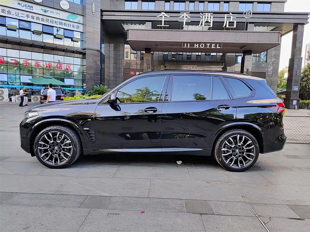 BMW X5 2023 xDrive 40Li M Sport Black Night Package фото 3