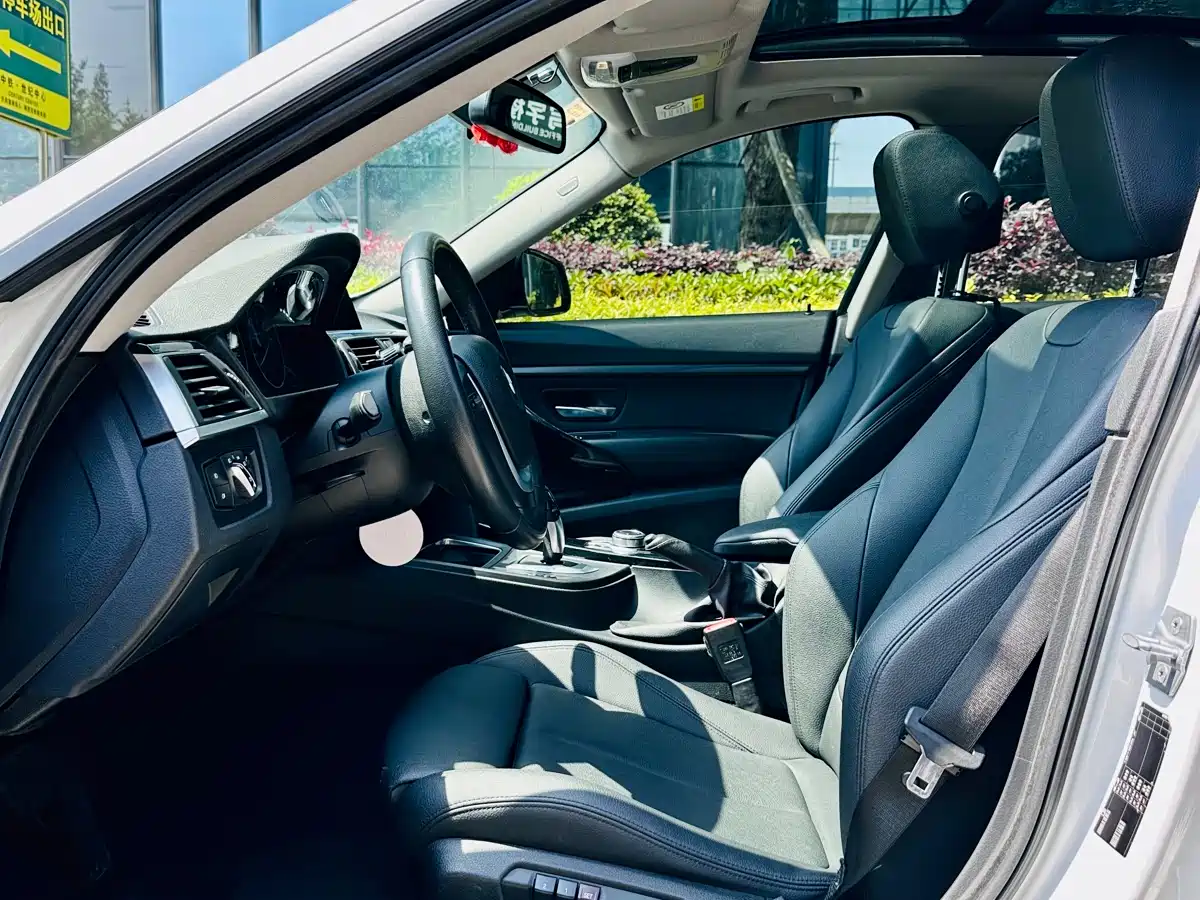 BMW 3 Series GT 2018 320i Fashion фото 7