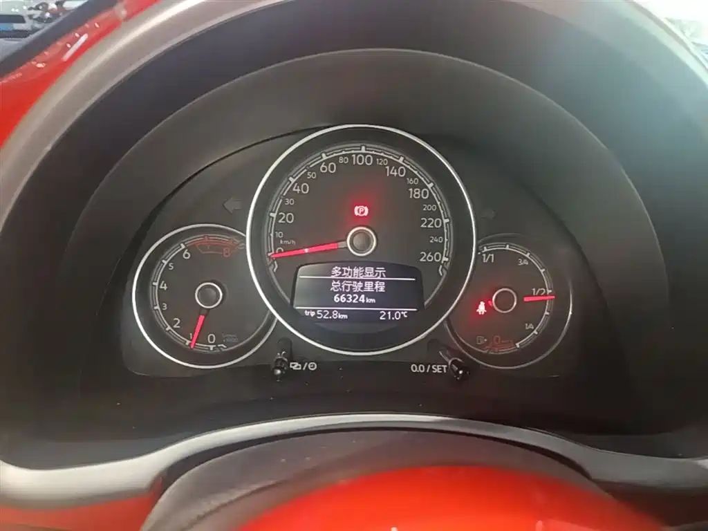 Volkswagen Beetle 2018 180TSI Trend Joy Edition фото 8