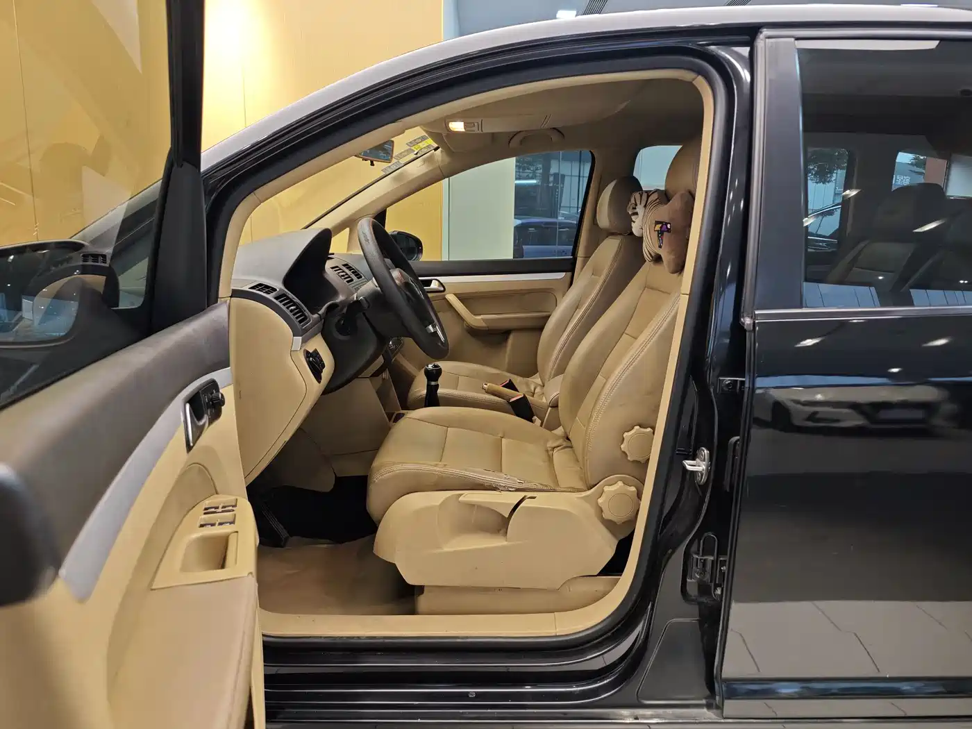 Volkswagen Touran 2011 1.4T Manual Smart Style 5-seater фото 13