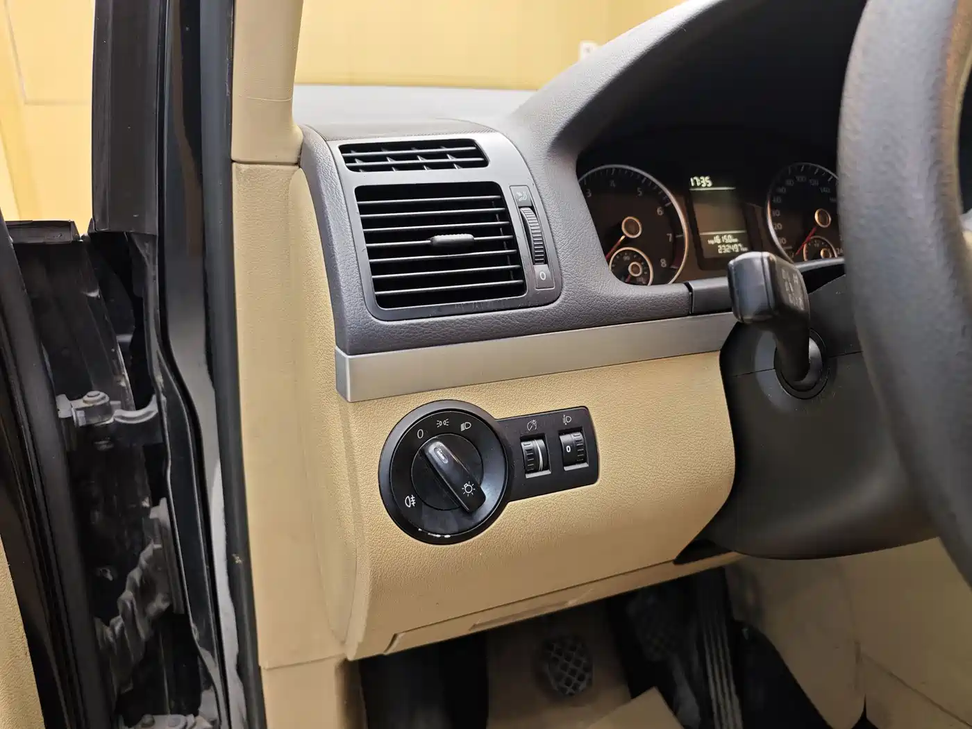 Volkswagen Touran 2011 1.4T Manual Smart Style 5-seater фото 11
