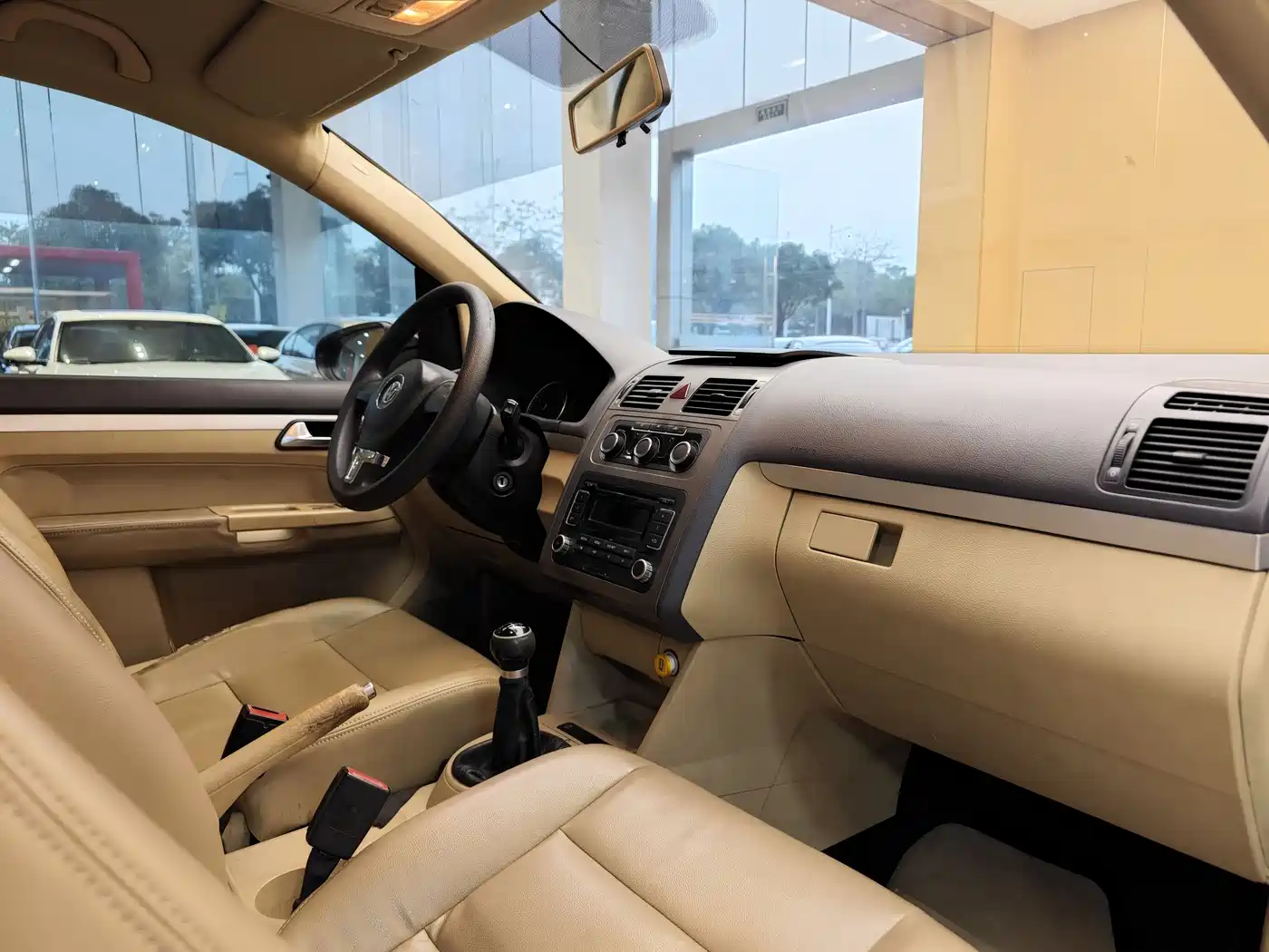 Volkswagen Touran 2011 1.4T Manual Smart Style 5-seater фото 31