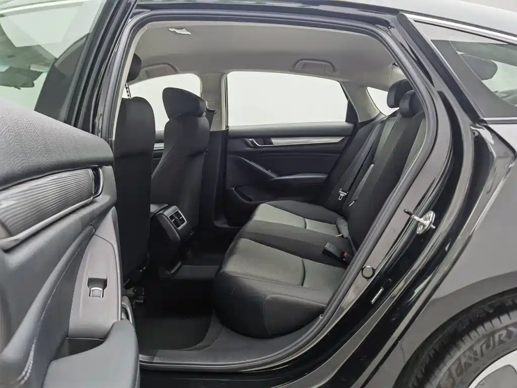 Photo 15 - Honda Accord