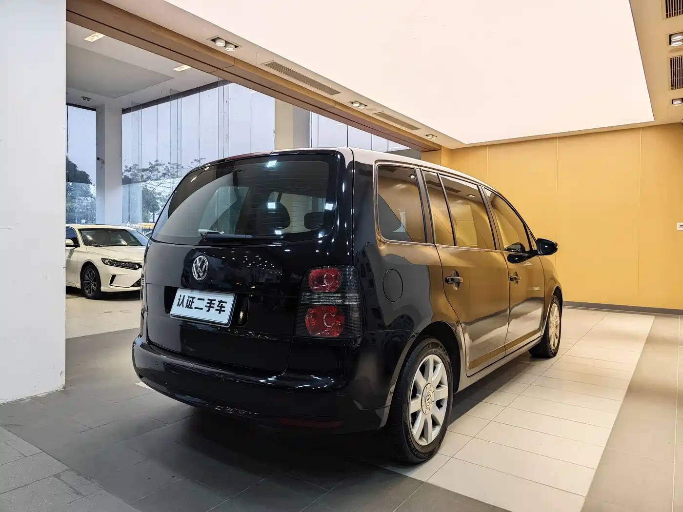 Volkswagen Touran 2011 1.4T Manual Smart Style 5-seater фото 29