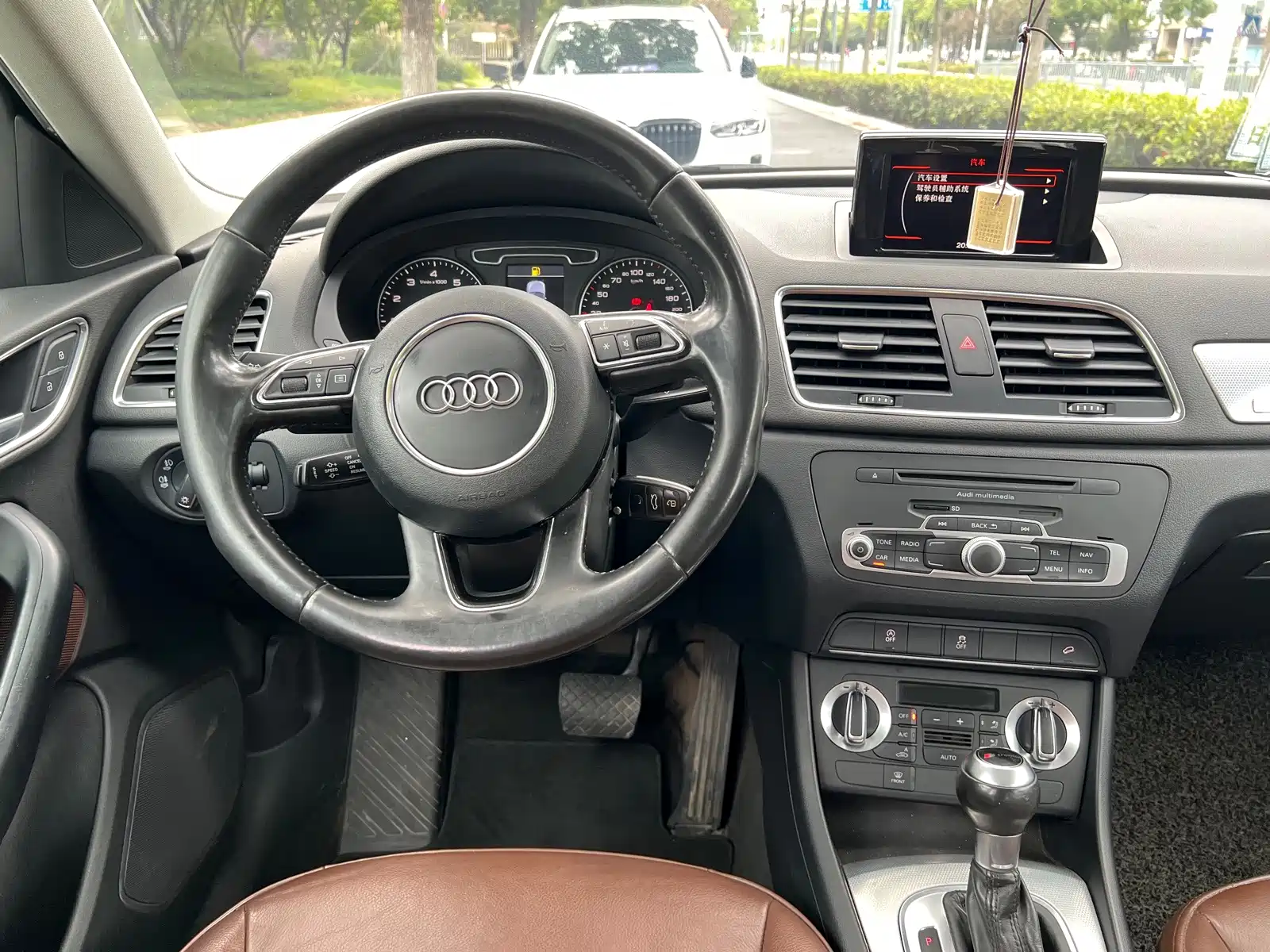 Фото 10 - Audi Q3