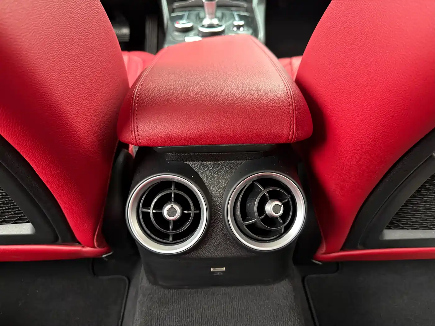 Alfa Romeo Giulia 2020 2.0T 280HP Dark Night Phantom Limited фото 18