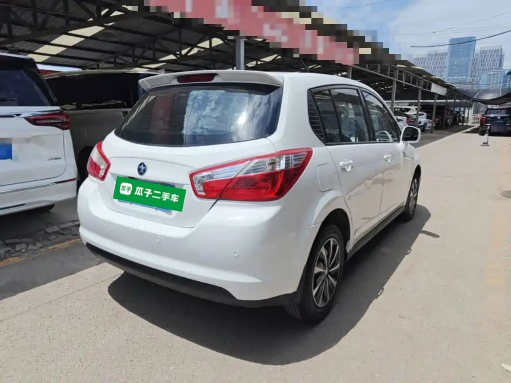 Venucia R50 2017 2015 1.6L Automatic Fashion Edition
