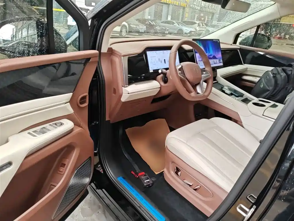 BYD Xia 2025 DM-i 1.5T 180km Surpass Edition фото 16