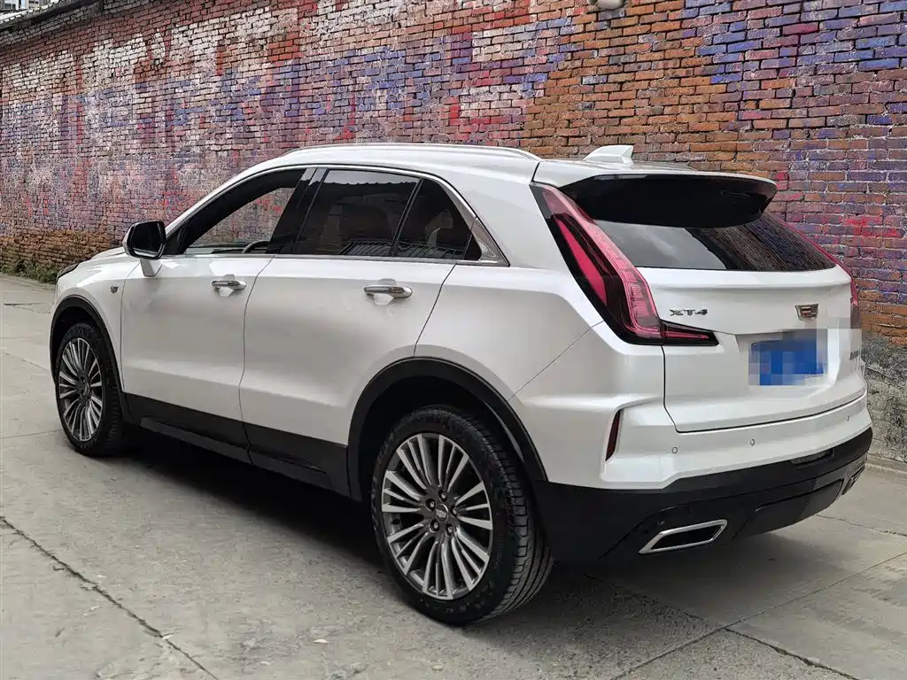 CADILLAC XT4