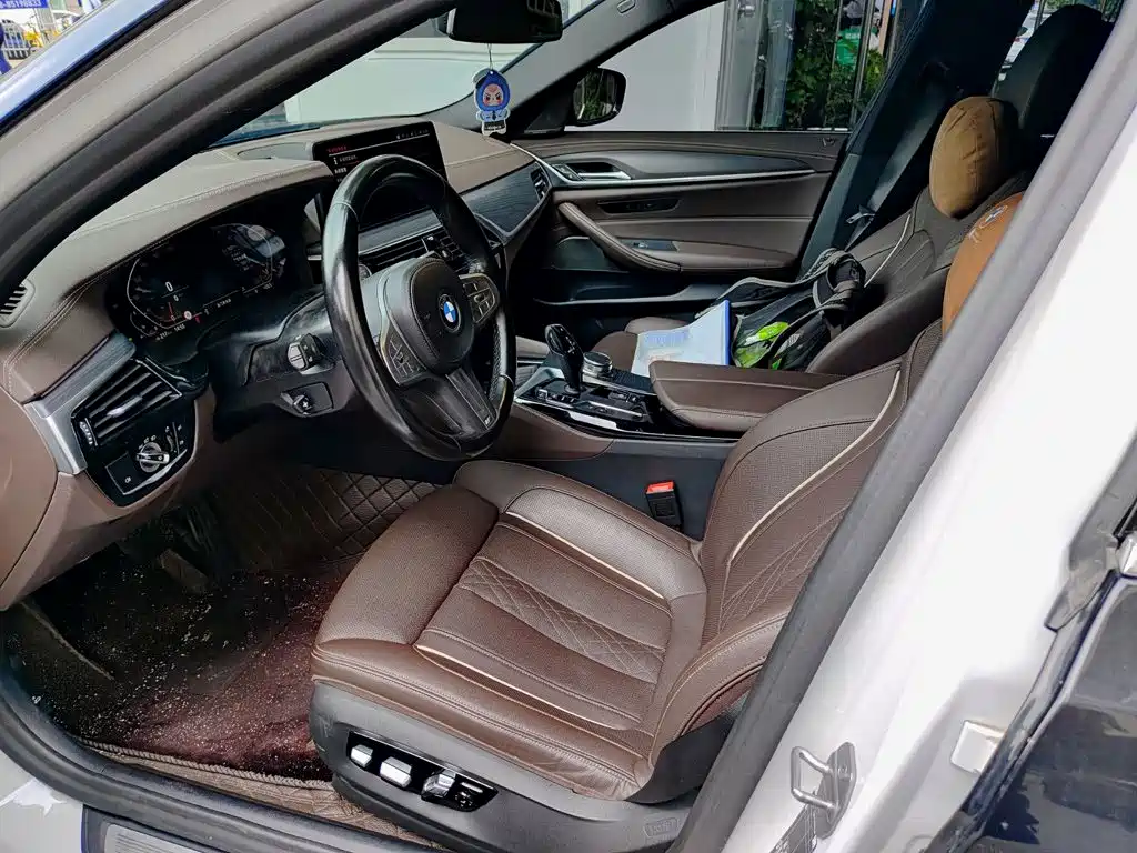 Photo 7 - BMW 5 Series