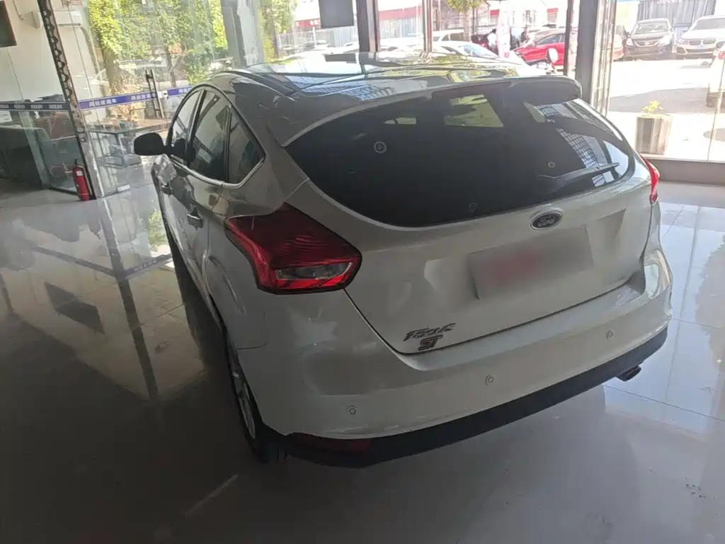 Фото 5 - Ford Focus