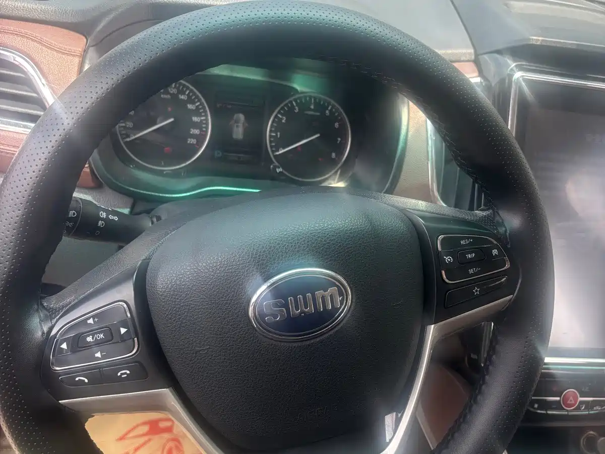 SWM Motor SWM X7 2019 2017 1.5T Automatic Smart 7-seater