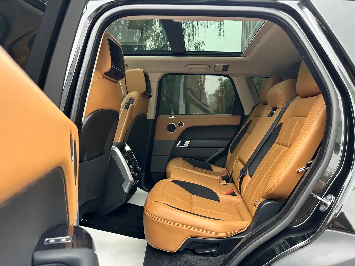 Land Rover Range Rover Sport 2021 3.0 L6 Gloss Black Edition фото 10