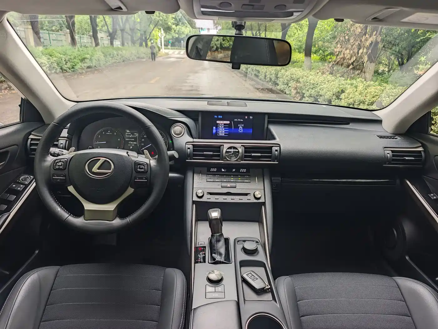 Lexus IS 2017 300 Leading Edition фото 8