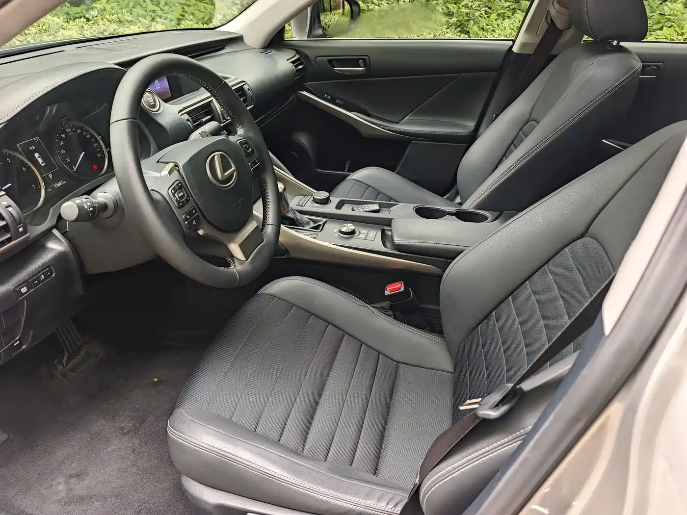 Lexus IS 2017 300 Leading Edition фото 7