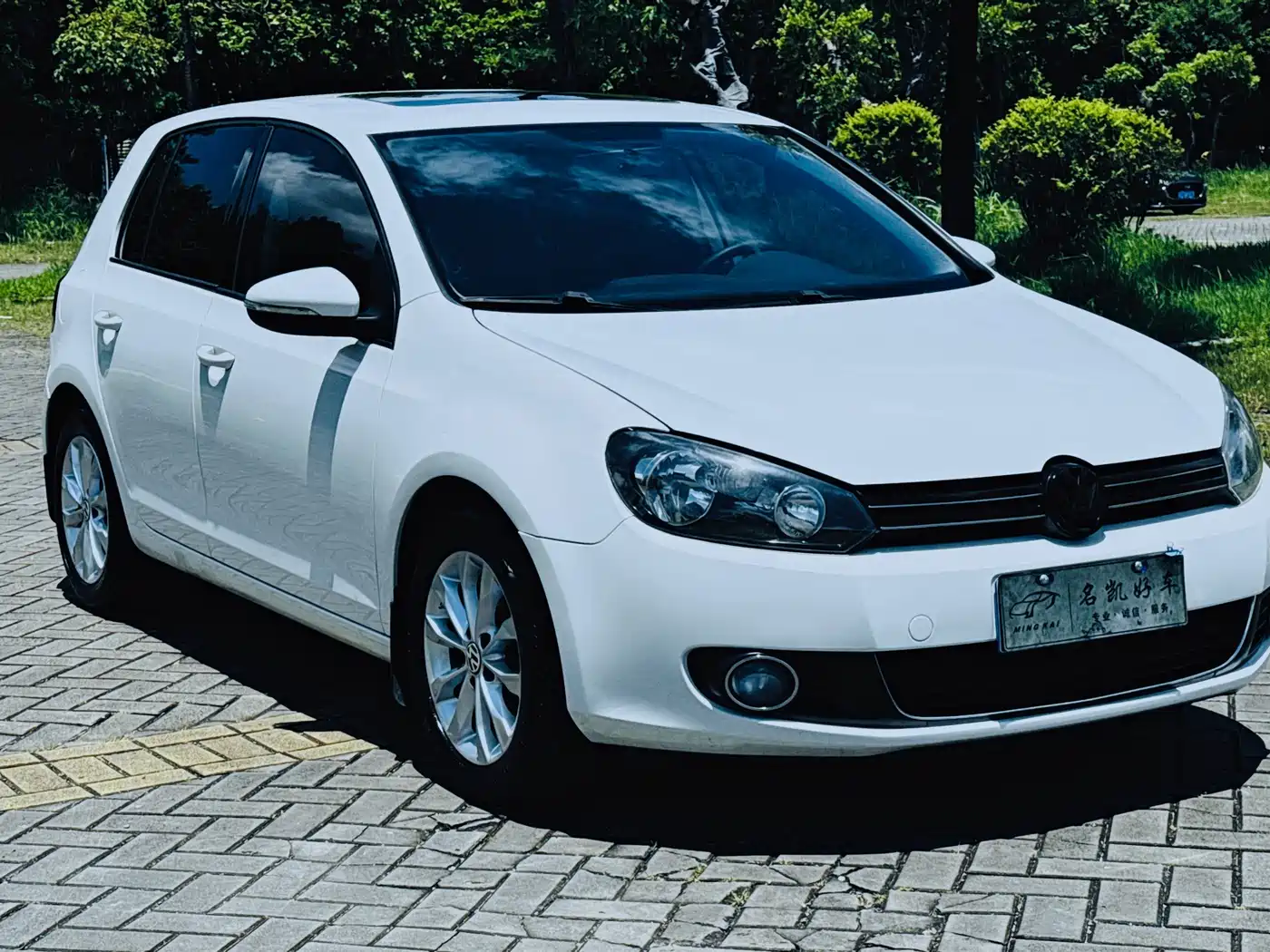 Фото 2 - Volkswagen Golf