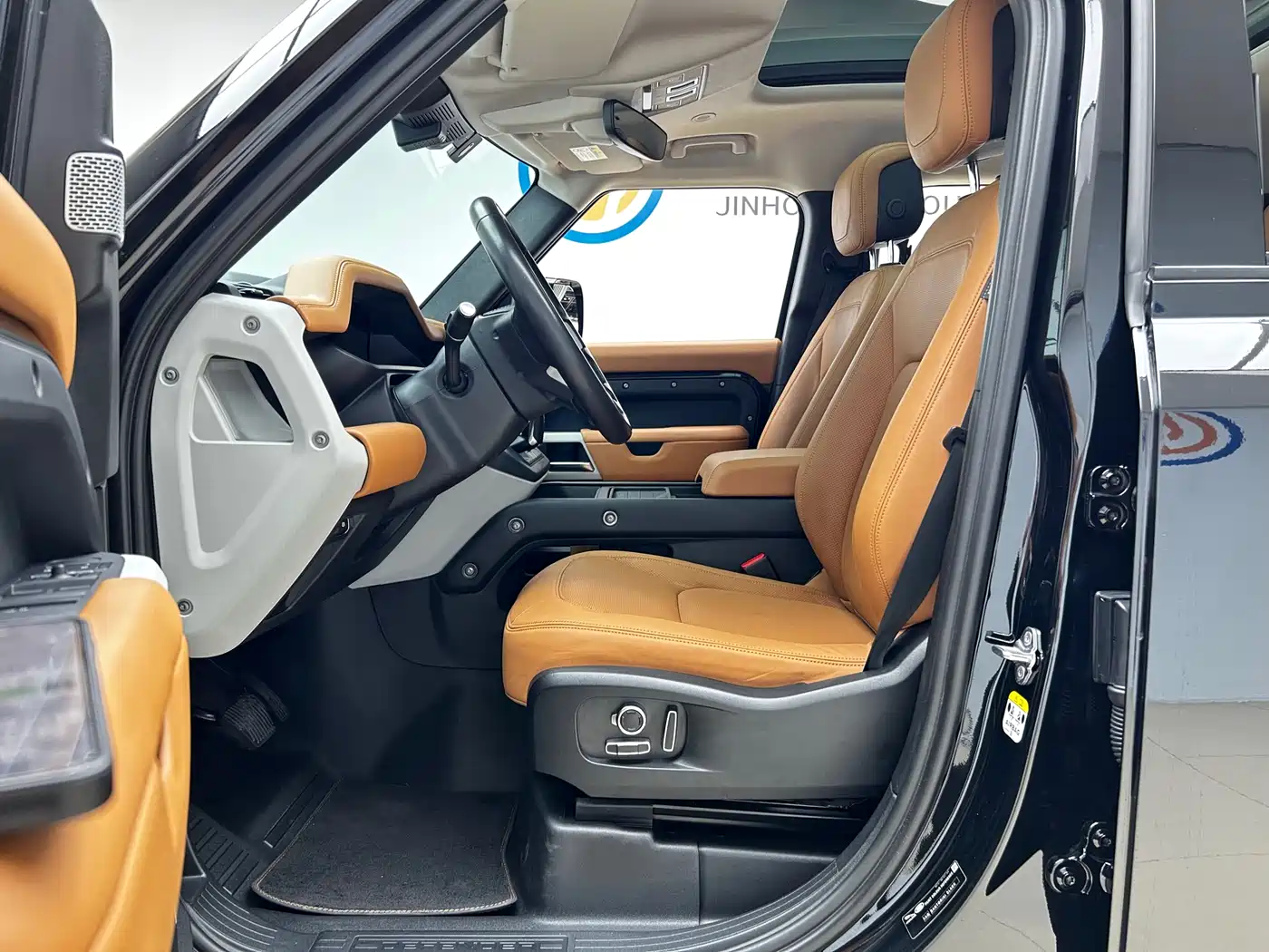 Land Rover Defender 2023 Model Year 130 3.0T P400 HSE фото 8