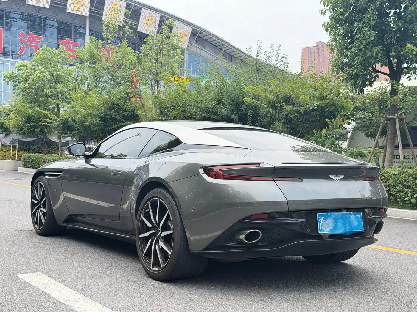 Aston Martin DB11 2017 2016 5.2T Launch Edition