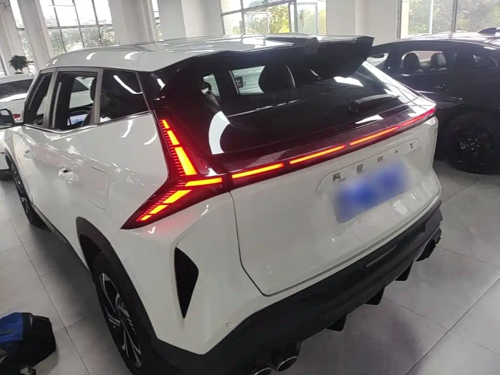 Фото 5 - Geely Atlas