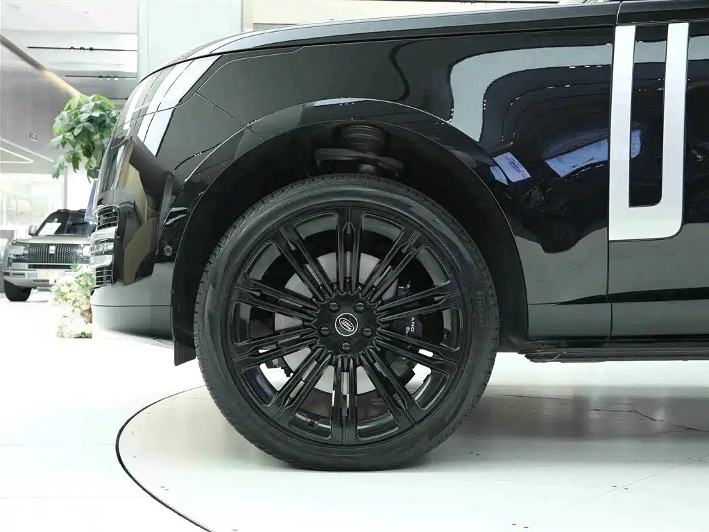 Land Rover Range Rover 2025 3.0 L6 400PS Genesis Extended Wheelbase фото 29