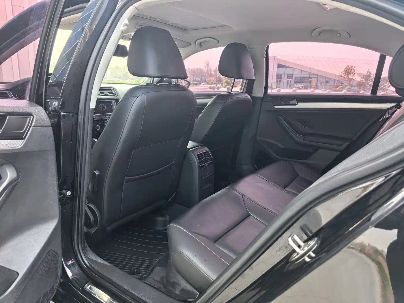 Volkswagen Sagitar 2018 280TSI DSG Spark Edition фото 6
