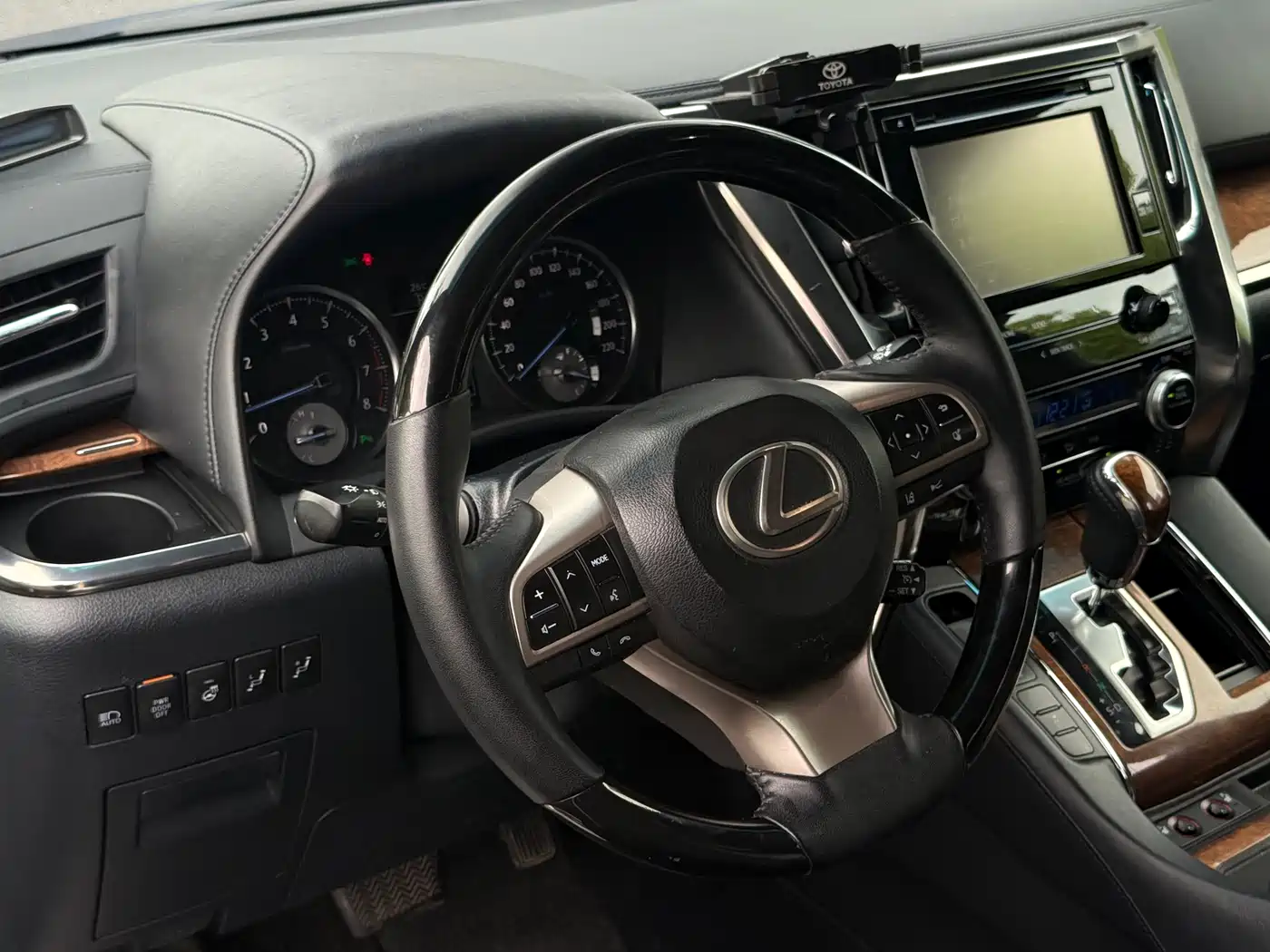 Toyota Alphard 2018 3.5L Premium фото 8