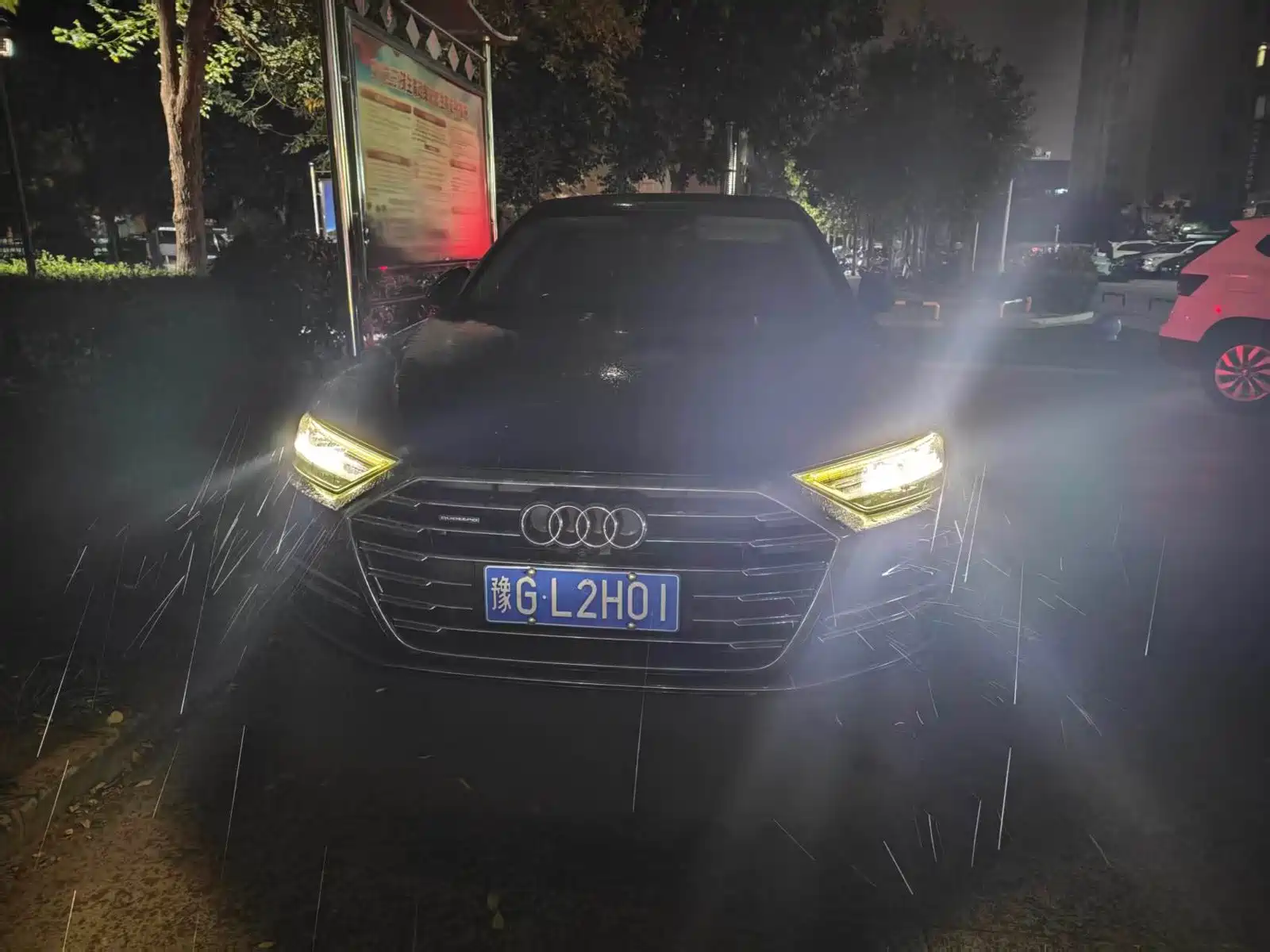 صورة 2 - Audi A8
