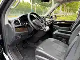 Photo 14 - Volkswagen Multivan