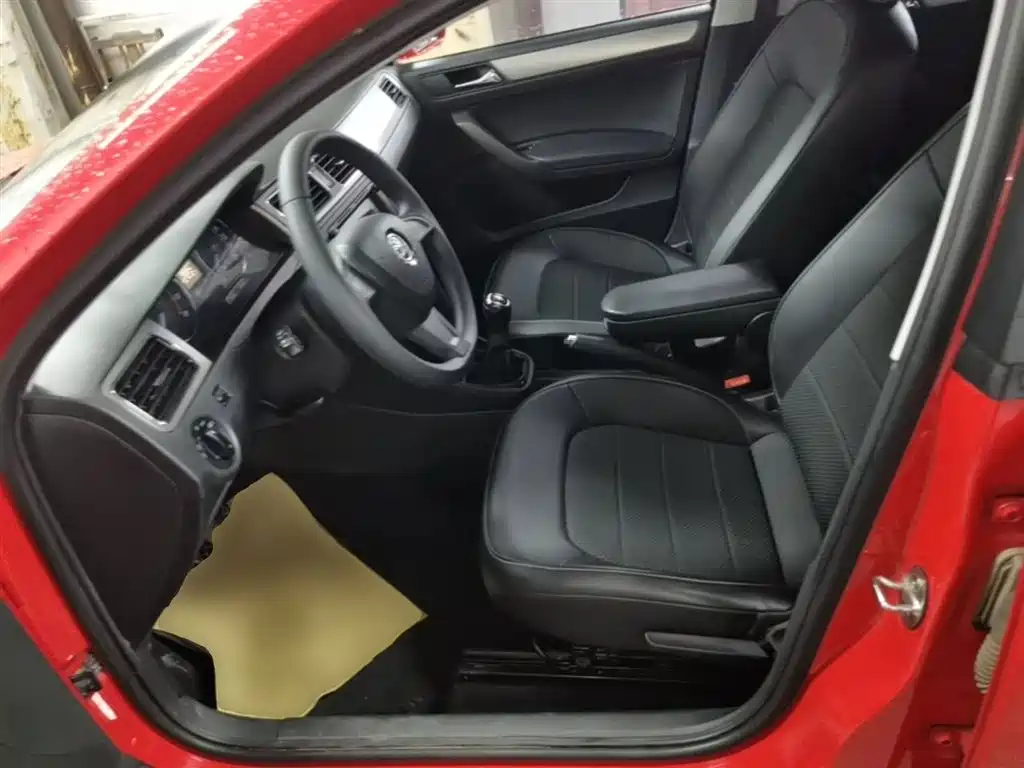Škoda Skoda Rapid Spaceback 2016 Facelift 1.6L Manual Innovation Edition фото 15