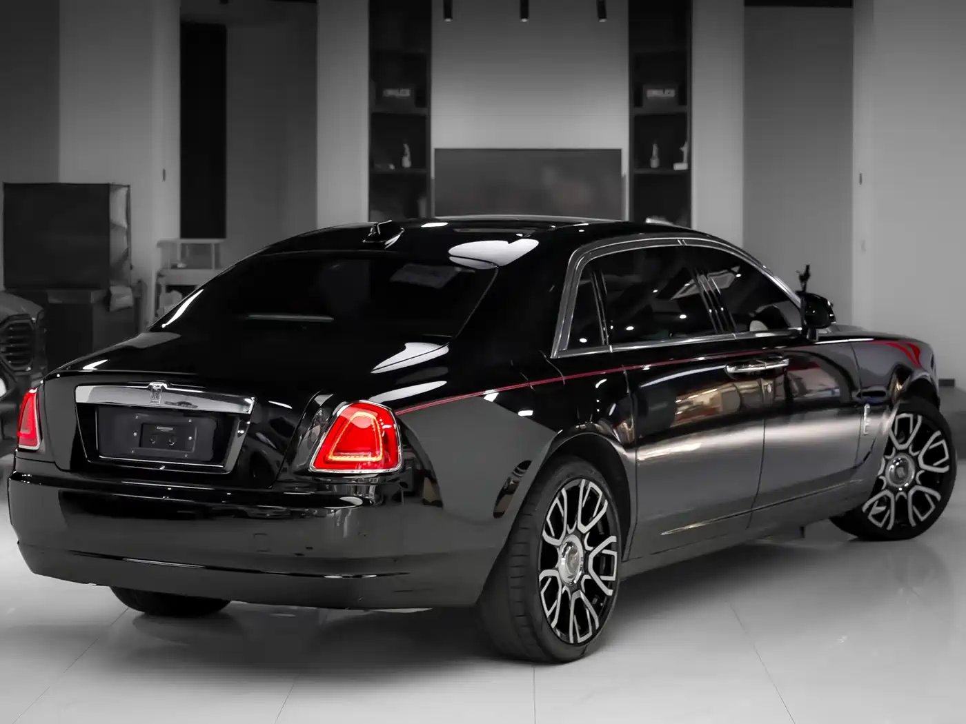 Rolls-Royce Ghost 2018 6.6T Long Wheelbase Edition фото 6