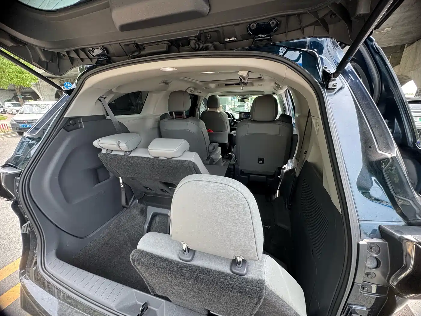 Toyota Granvia 2023 2023 2.5L Hybrid Luxury Edition
