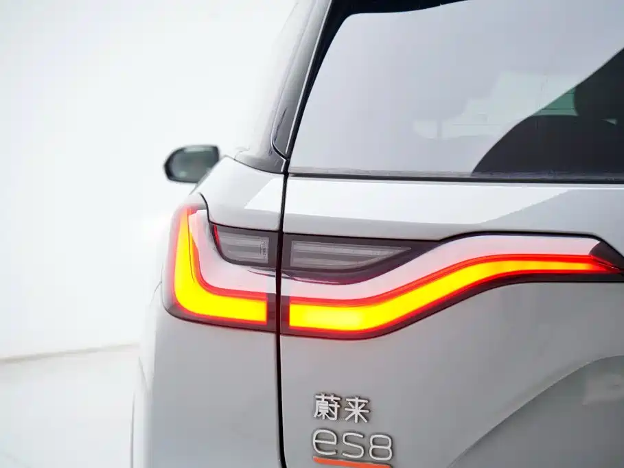 Фото 15 - NIO ES8