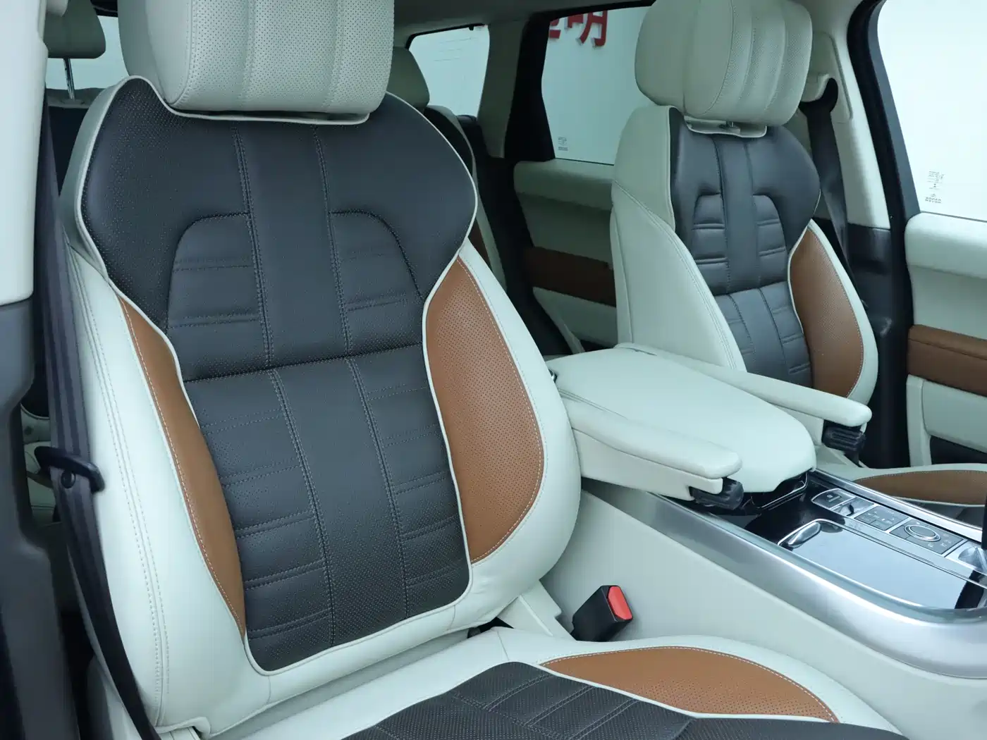 Land Rover Range Rover Sport 2014 3.0 SC V6 Trendsetting Genesis Edition фото 10