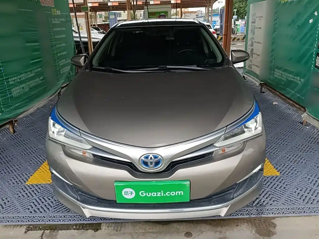 Toyota Corolla 2017 Facelift Hybrid 1.8L E-CVT Elite Edition фото 3