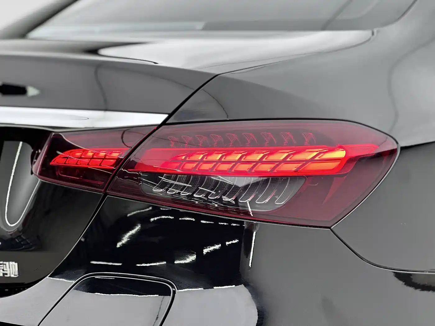 Mercedes-Benz E-Class New Energy 2022 E 350 e L Plug-in Hybrid Sedan фото 16