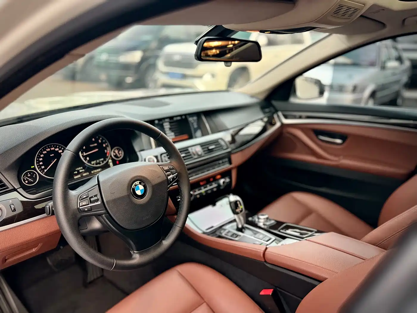 BMW 5 Series 2014 525Li Leading фото 9