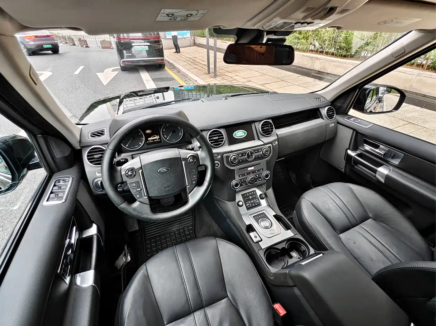 Land Rover Discovery 2016 3.0 SC Black Edition SE фото 16