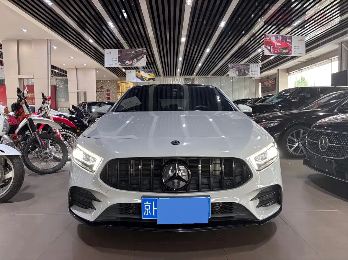 Mercedes-Benz A-Class AMG (Import) 2020 Facelift AMG A 35 4MATIC фото 2