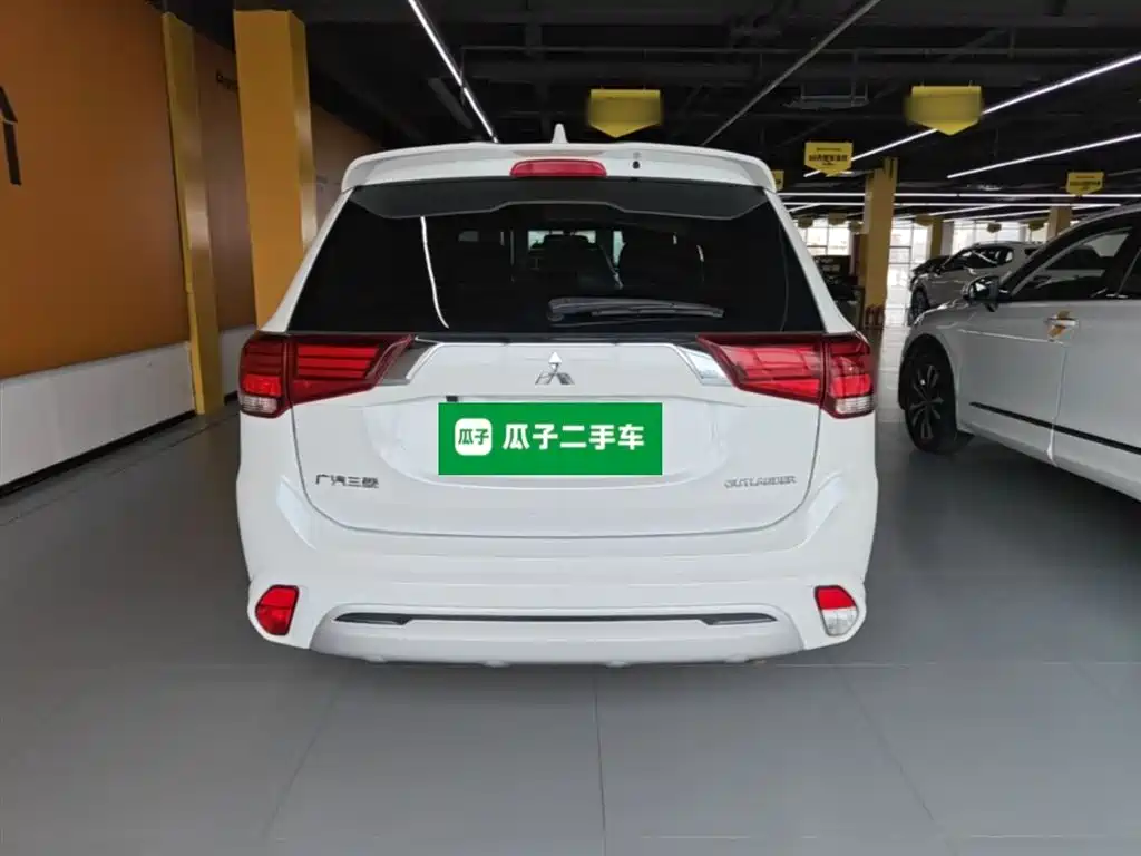 MITSUBISHI OUTLANDER