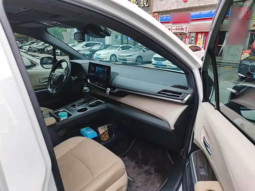 Toyota Sienna 2021 2.5L Hybrid Ultimate Edition фото 20