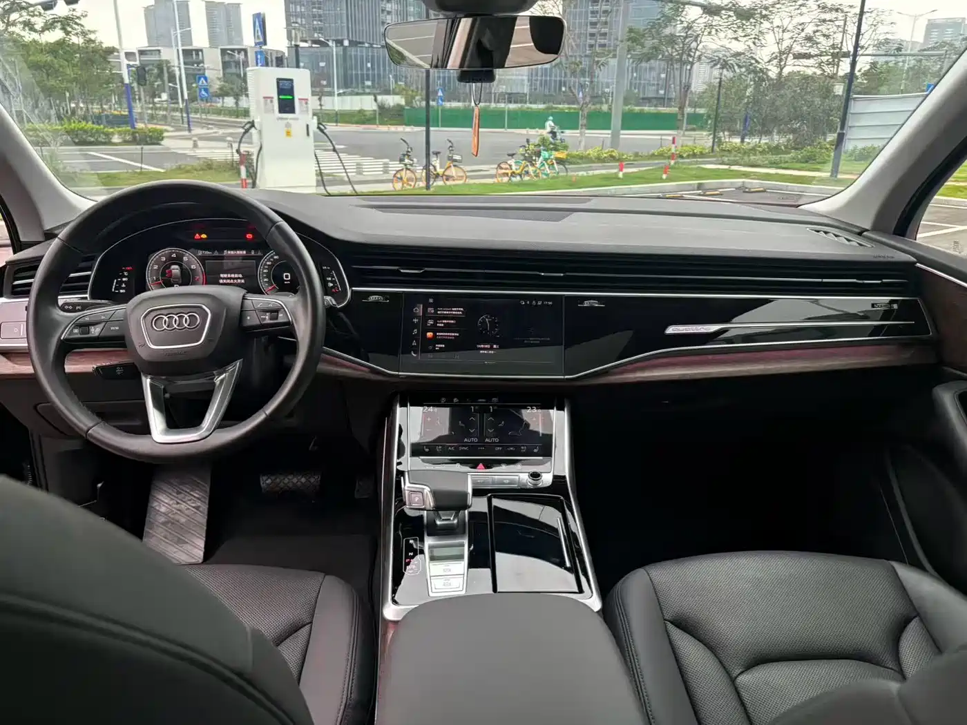 AUDI Q7